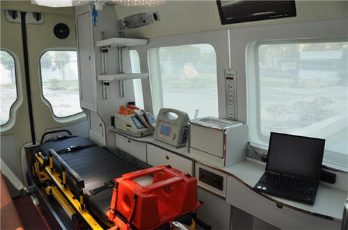 昔阳县救护车内部